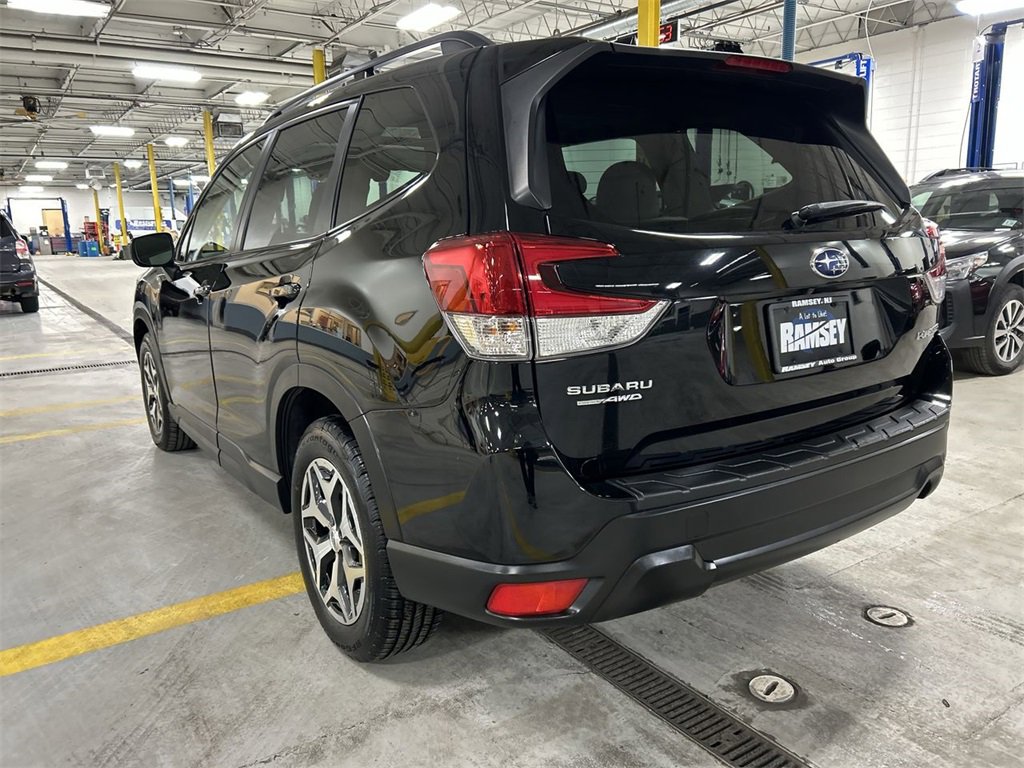 Used 2021 Subaru Forester Premium image 6