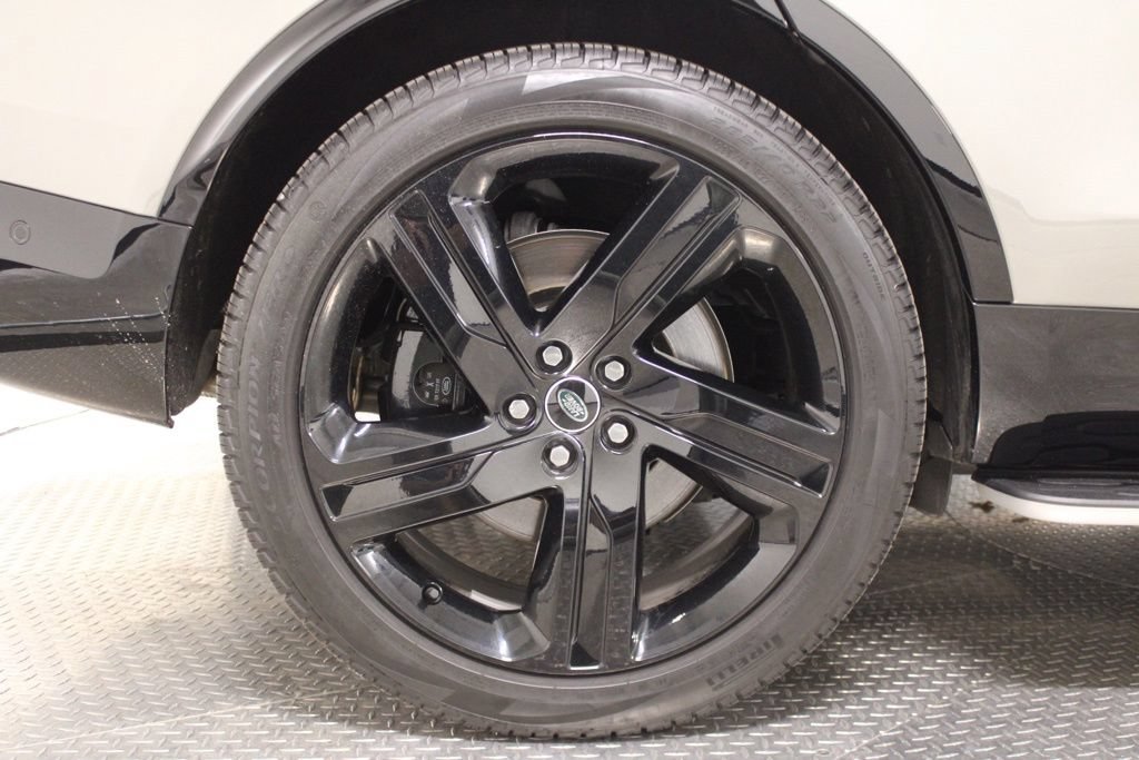 Used 2025 Land Rover Discovery Metropolitan Edition AWD/4WD image 13