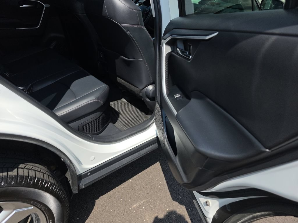 Certified 2021 Toyota RAV4 XLE Premium AWD/4WD image 8