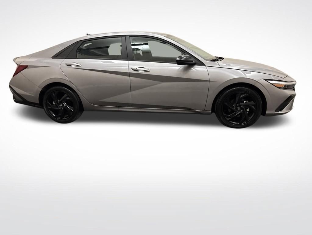 Certified 2026 Hyundai Elantra Sport FWD image 4