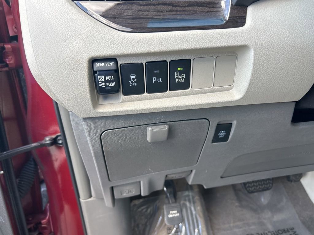 Used 2017 Toyota Sienna XLE w/ XLE Navigation Package image 35