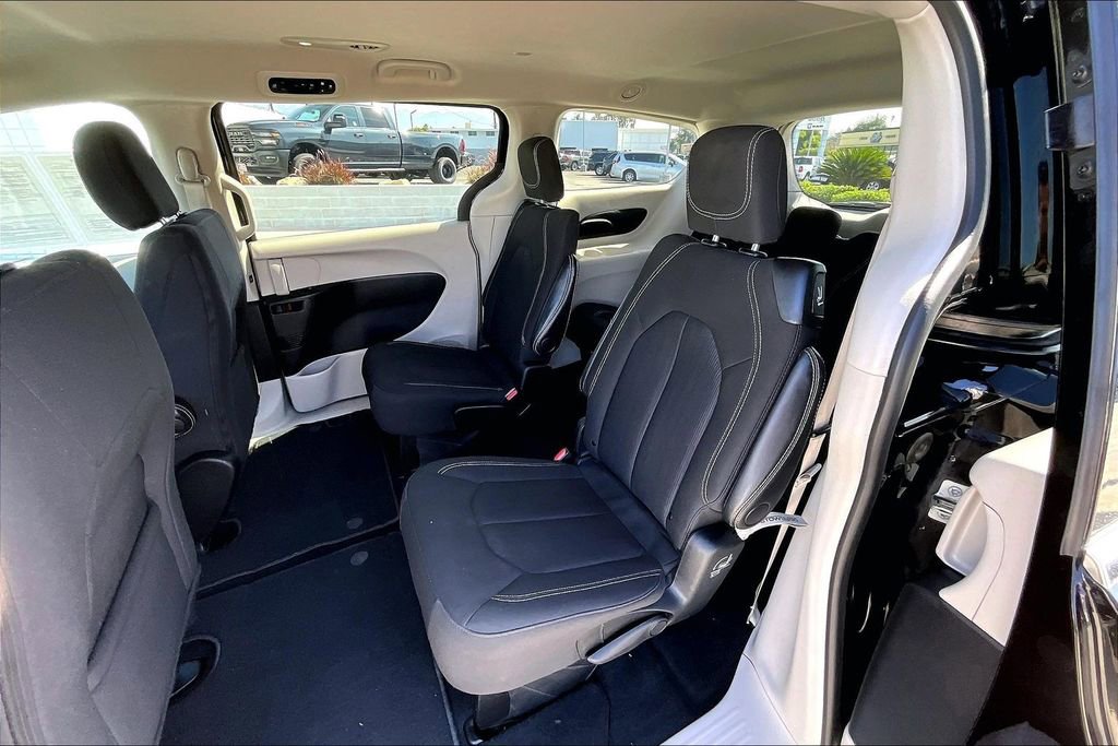 Certified 2024 Chrysler Voyager LX image 19
