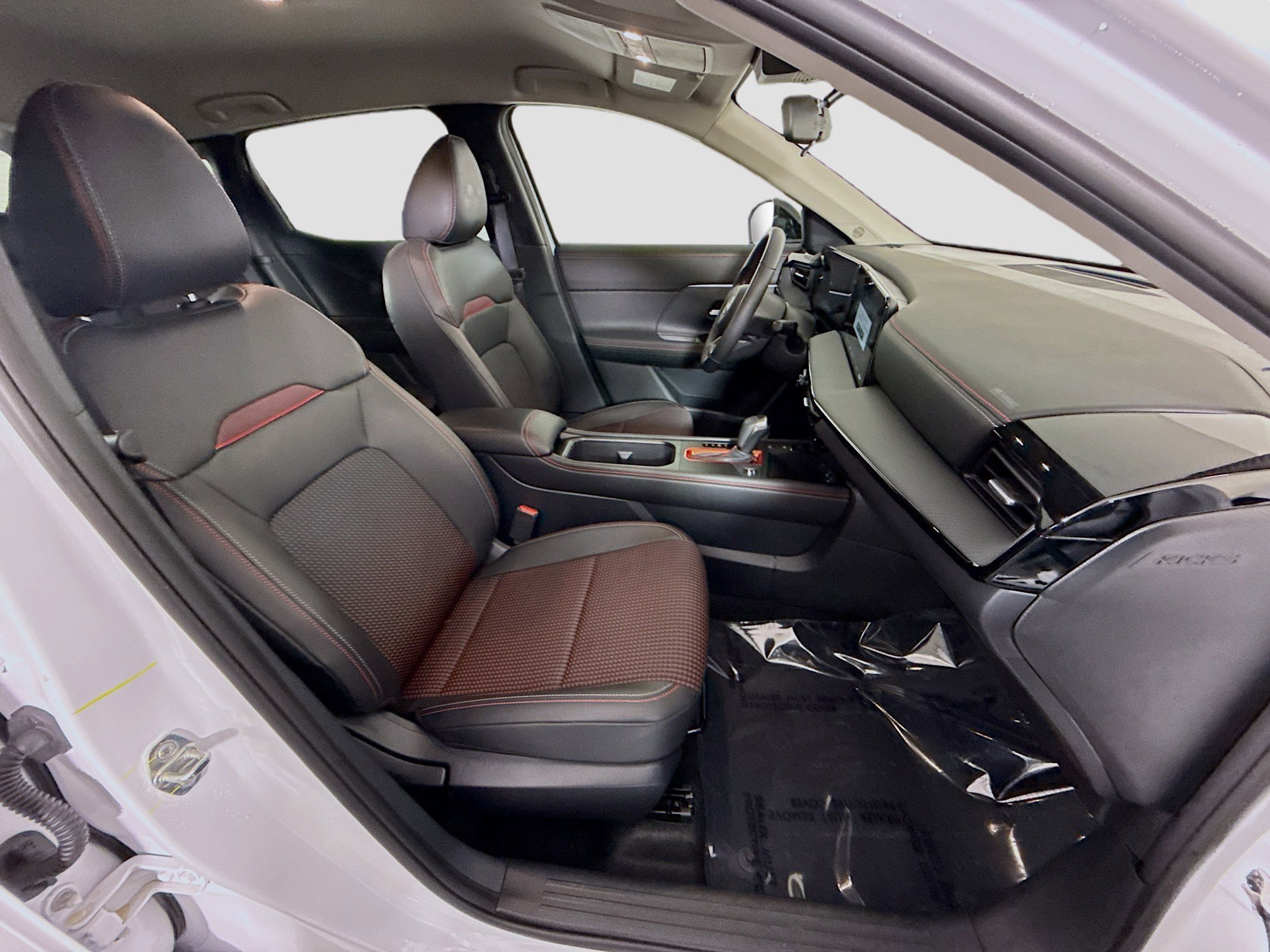 Used 2026 Nissan Kicks SR image 29