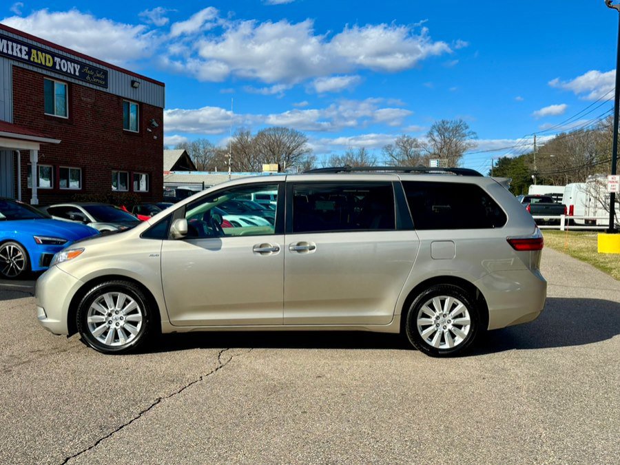 Used 2017 Toyota Sienna XLE w/ XLE Navigation Package image 5