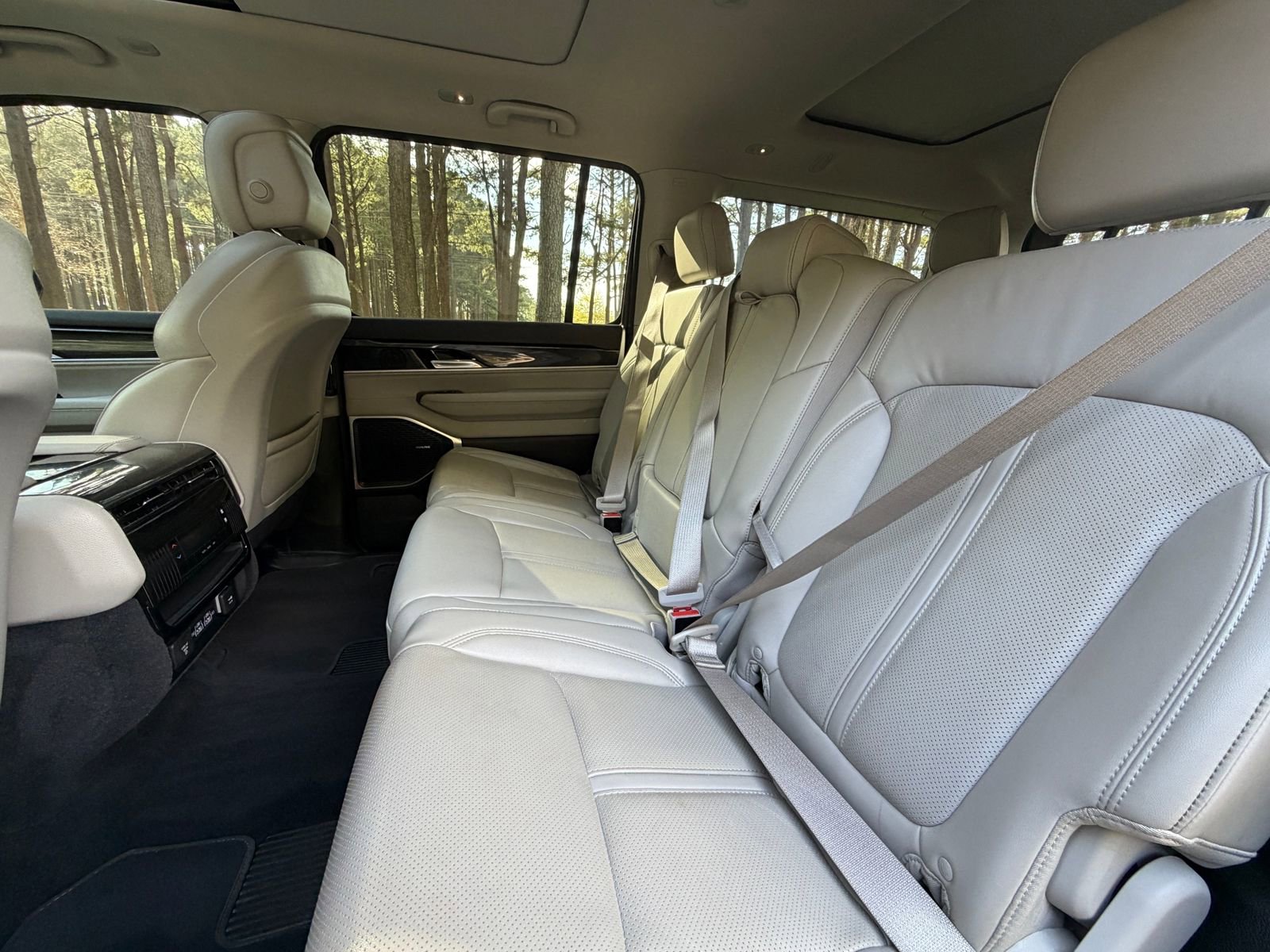 Used 2022 Jeep Wagoneer Series I w/ Premium Group I image 15