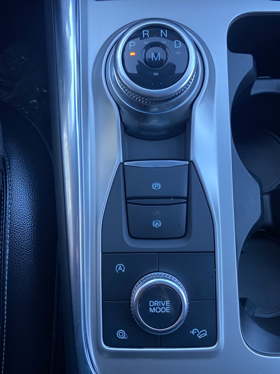 Certified 2020 Ford Explorer XLT w/ Equipment Group 202A image 29