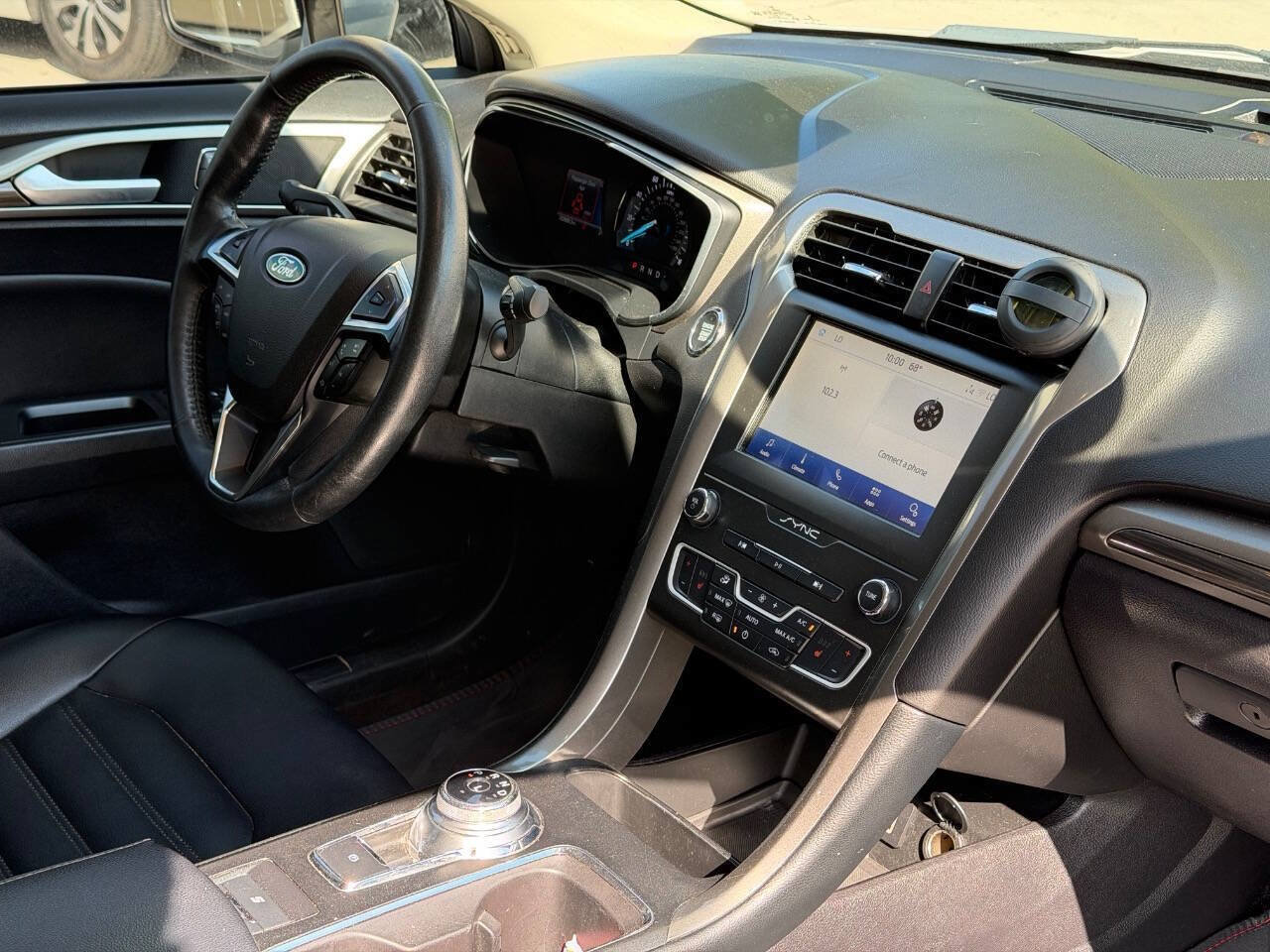 Used 2020 Ford Fusion SEL FWD image 12