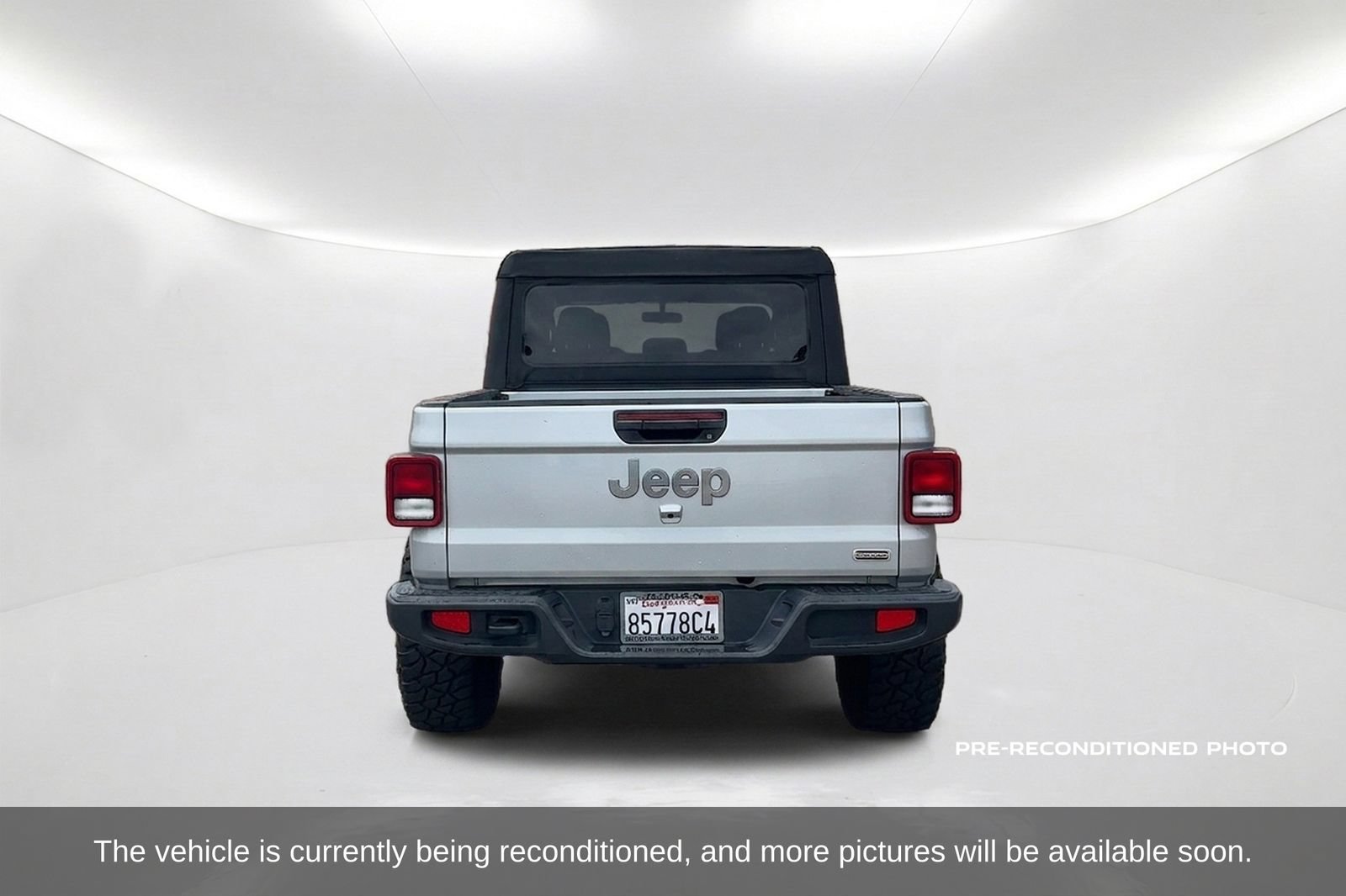 Used 2023 Jeep Gladiator Overland AWD/4WD image 7