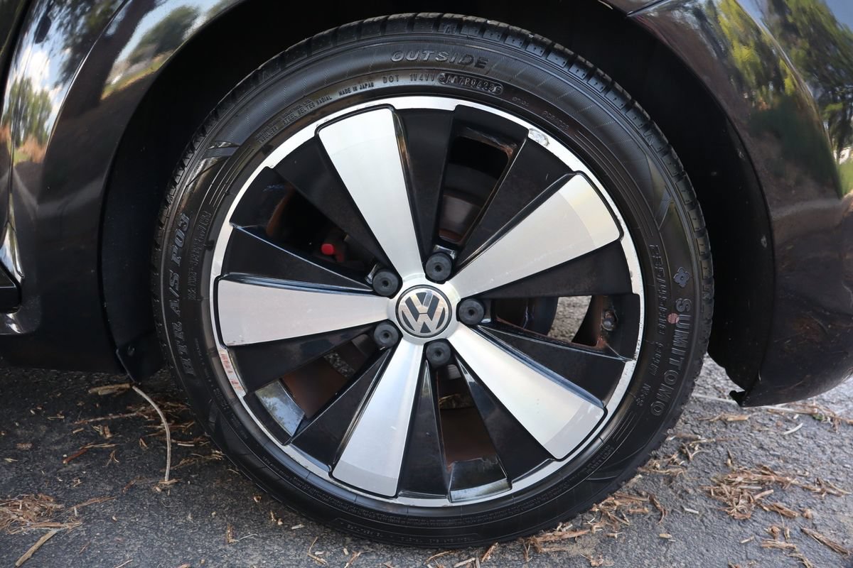 Used 2013 Volkswagen Beetle 2.0T FWD image 39