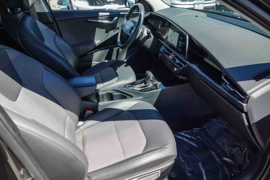 Certified 2023 Kia Niro EX Touring image 15