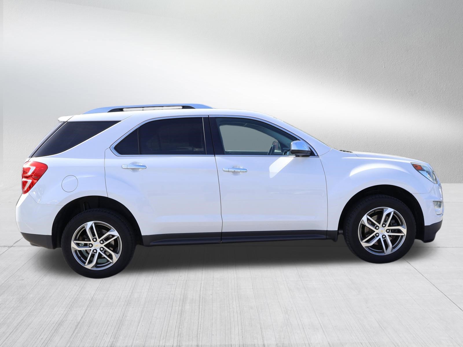 Used 2017 Chevrolet Equinox Premier w/ Enhanced Convenience Package image 8