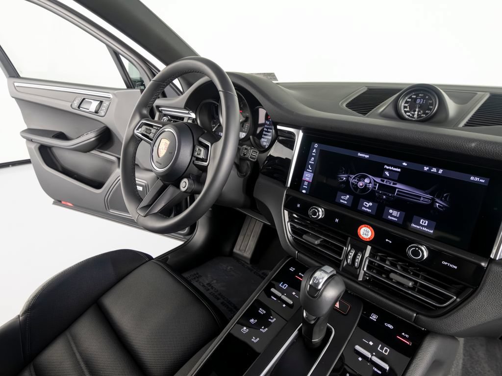 Certified 2026 Porsche Macan AWD/4WD image 35