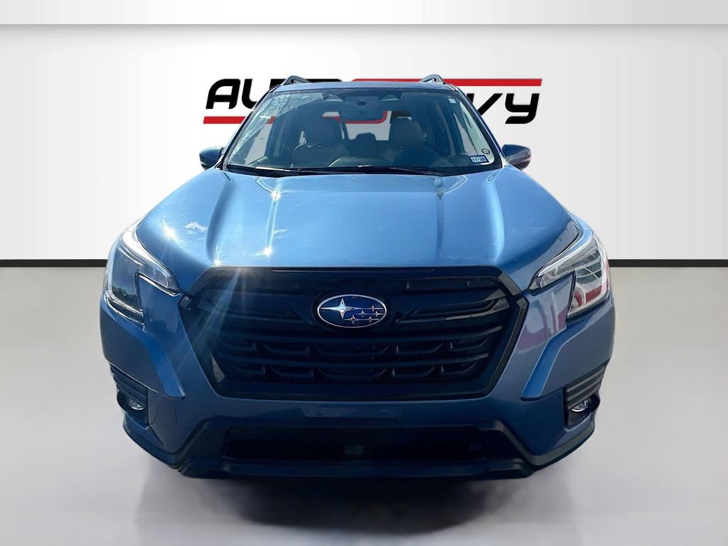 Used 2024 Subaru Forester Limited w/ Convenience Package image 2