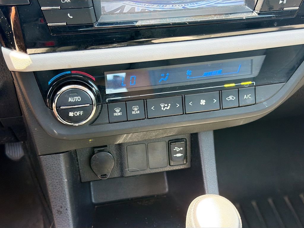 Used 2015 Toyota Corolla LE FWD image 30