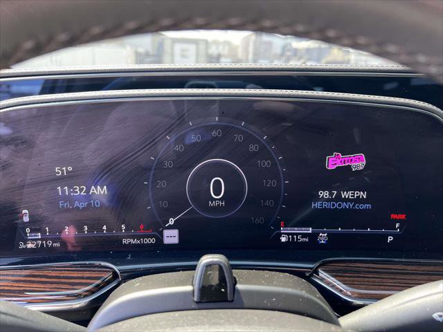 Used 2024 Cadillac Escalade ESV Premium Luxury image 30