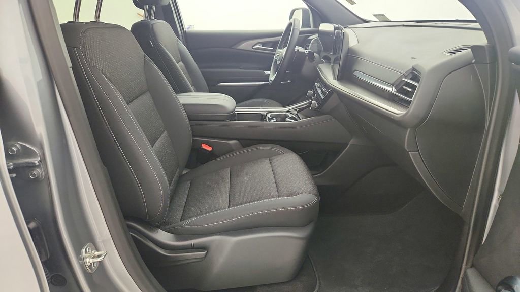 Certified 2025 Chevrolet Traverse LT w/ Driver Confidence Package image 32