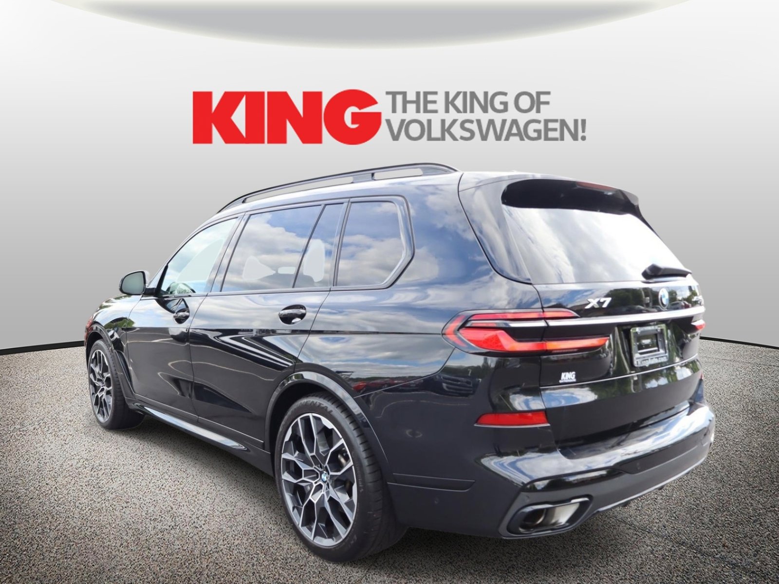 Used 2023 BMW X7 xDrive40i w/ M Sport Package AWD/4WD image 6
