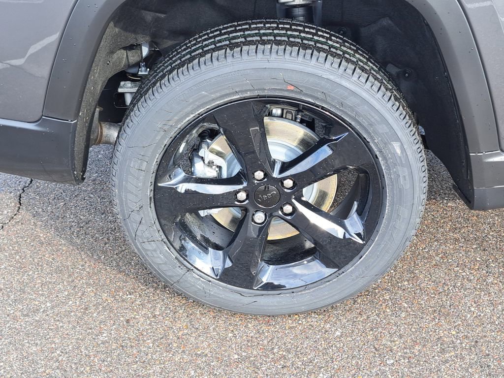 New 2025 Jeep Grand Cherokee L Altitude image 5