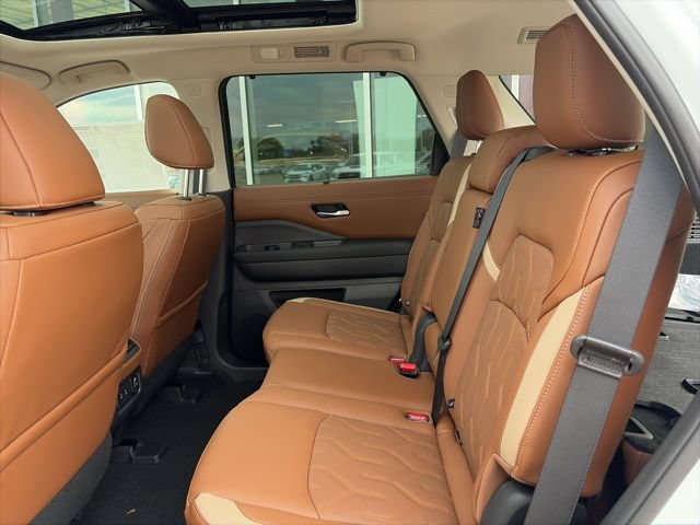 New 2026 Nissan Pathfinder Platinum w/ Cargo Package FWD image 18
