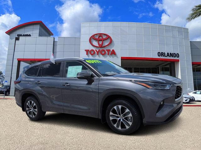 Certified 2024 Toyota Highlander XLE FWD image 1