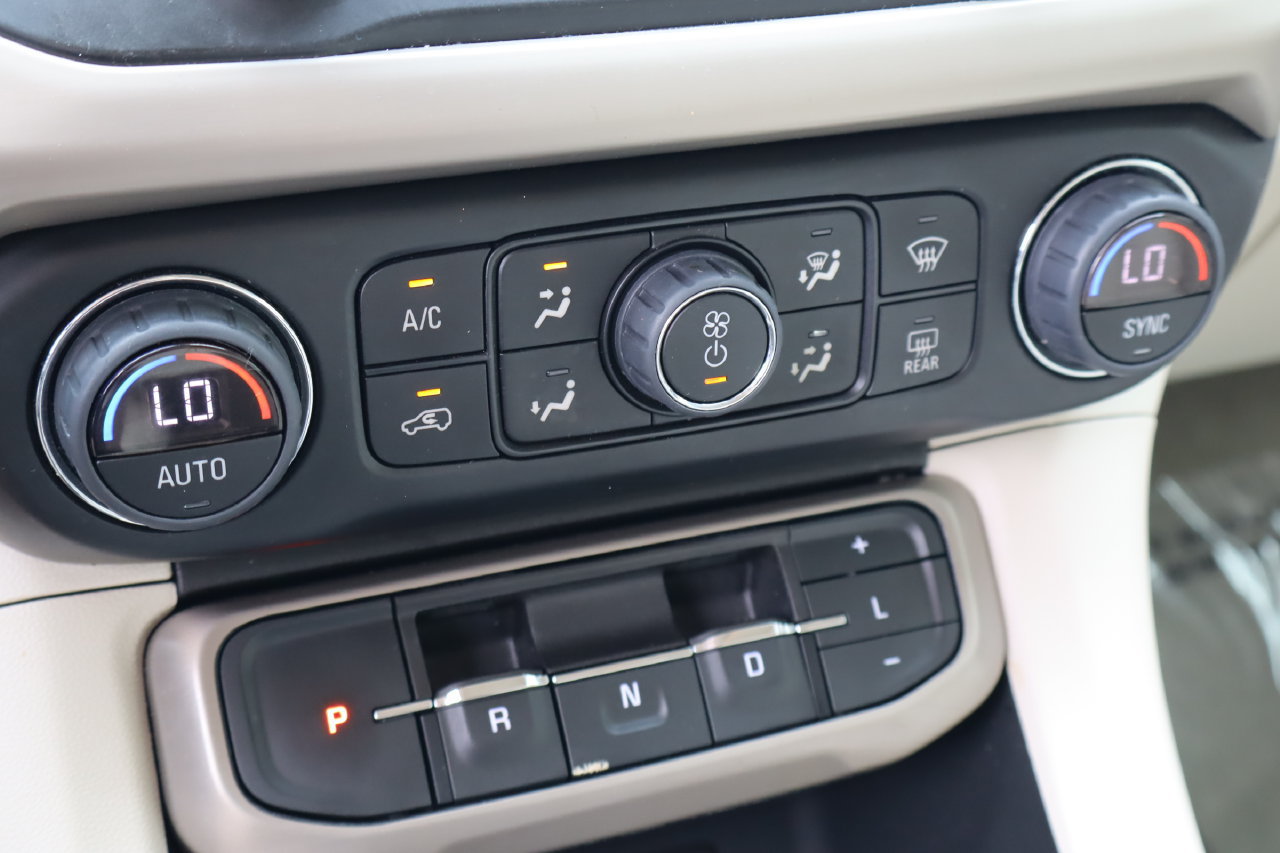 Used 2023 GMC Acadia Denali w/ Denali Ultimate Package FWD image 28