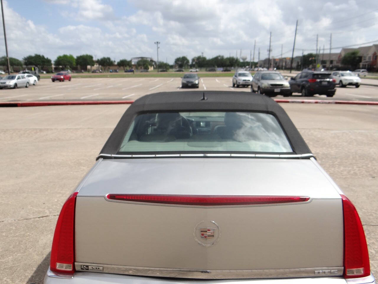 Used 2007 Cadillac DTS Luxury I w/ Sun And Sound Package FWD image 9