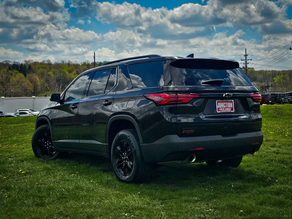 Used 2022 Chevrolet Traverse LT w/ Midnight/Sport Edition AWD/4WD image 5