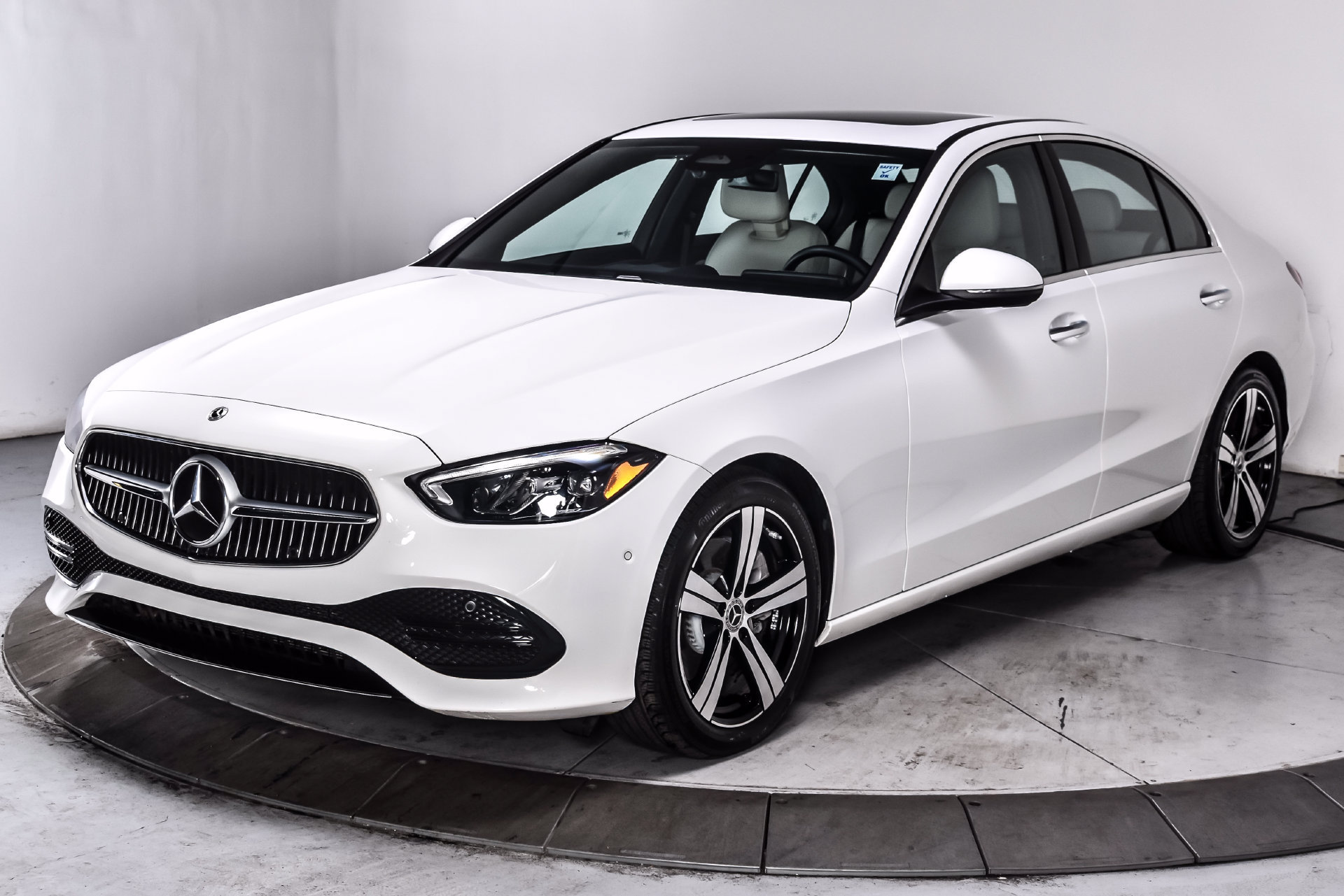 Used 2023 Mercedes-Benz C 300 4MATIC Sedan image 2