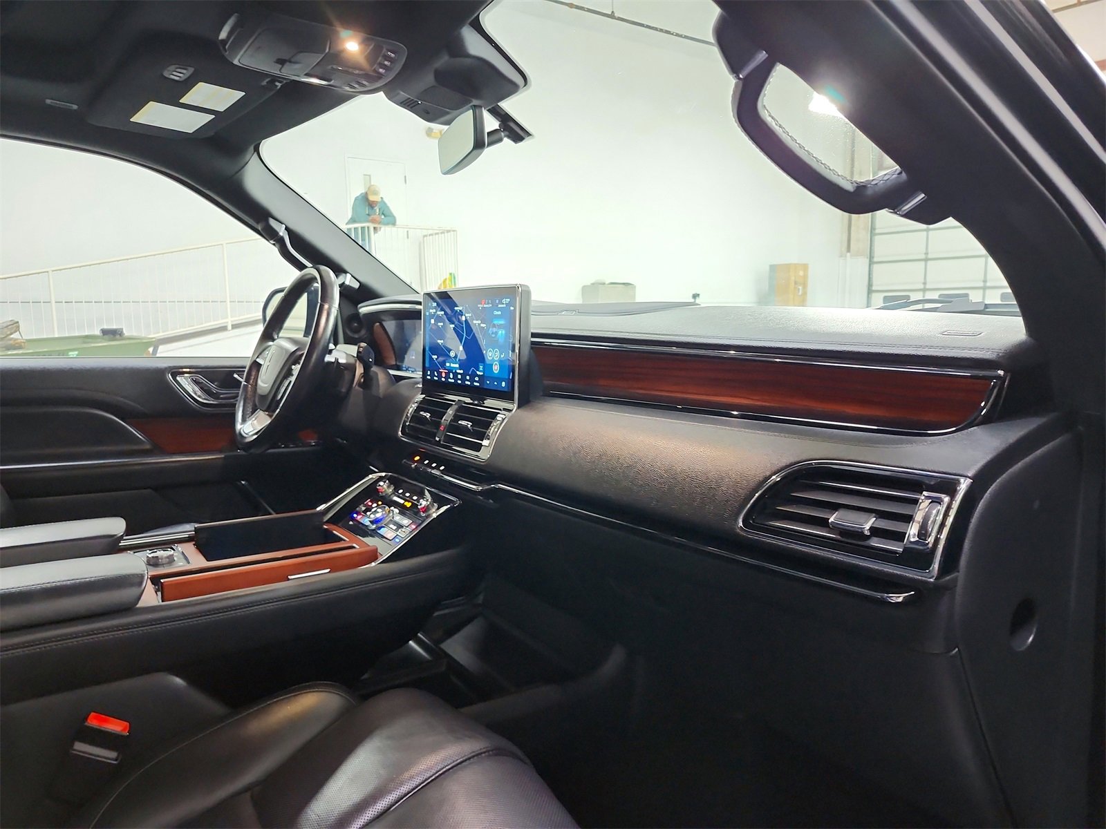 Used 2024 Lincoln Navigator Reserve image 38