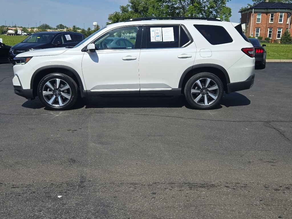 Used 2023 Honda Pilot Touring image 4