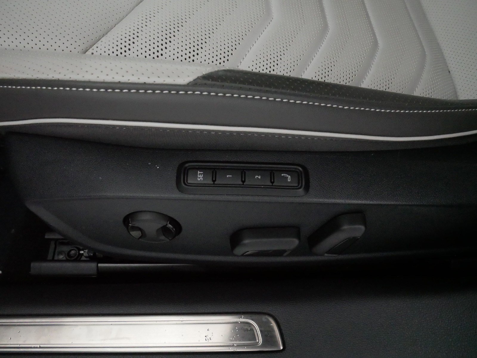 Used 2023 Volkswagen Arteon SEL Premium image 20