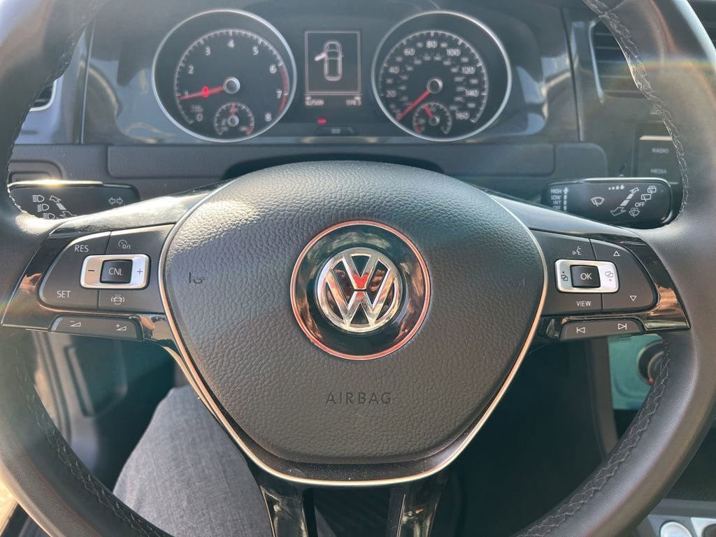 Used 2021 Volkswagen Golf 4-Door FWD image 9