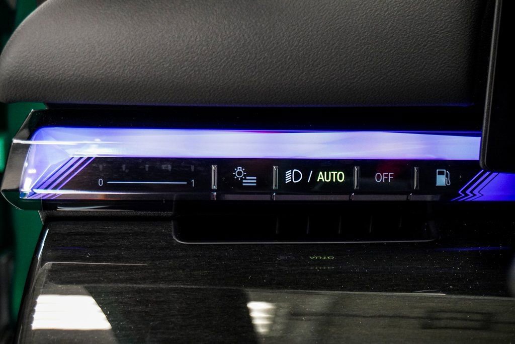 Used 2025 BMW M5 w/ Carbon Package image 34