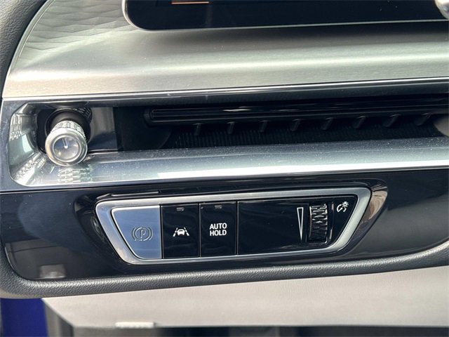 Certified 2024 Cadillac Lyriq Luxury image 27