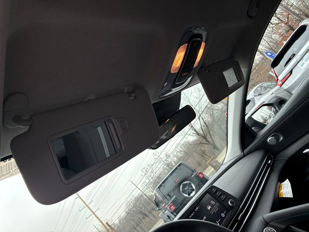 Used 2024 Hyundai Elantra SE image 38