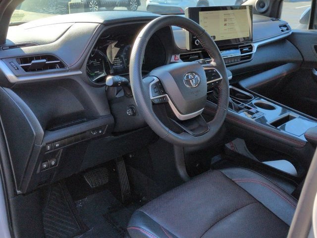 Certified 2025 Toyota Sienna XSE w/ XSE Premium Package AWD/4WD image 9