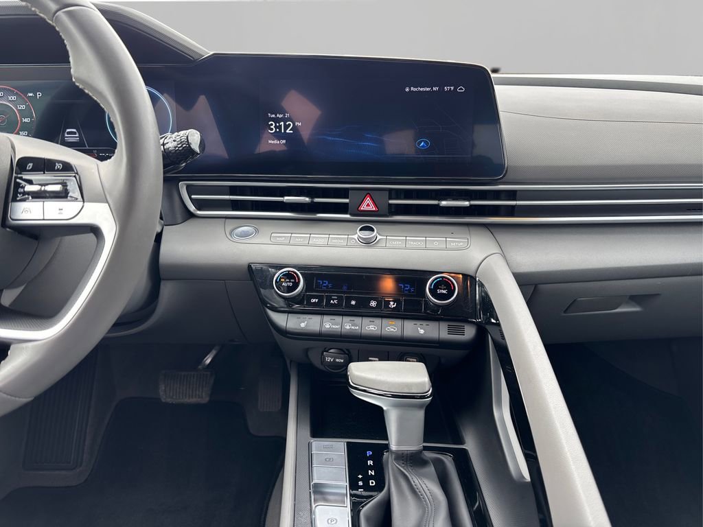 Certified 2023 Hyundai Elantra SEL w/ Convenience Package FWD image 19