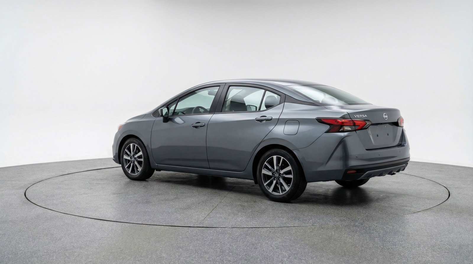 Used 2025 Nissan Versa SV image 6