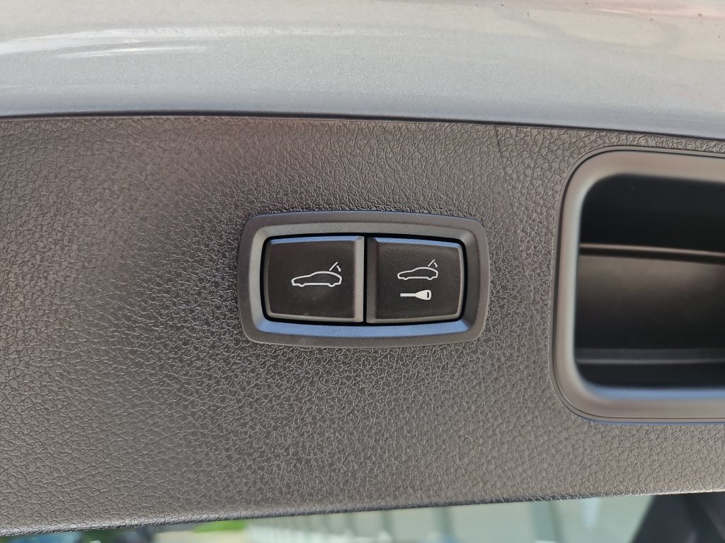 Certified 2026 Porsche Macan AWD/4WD image 28