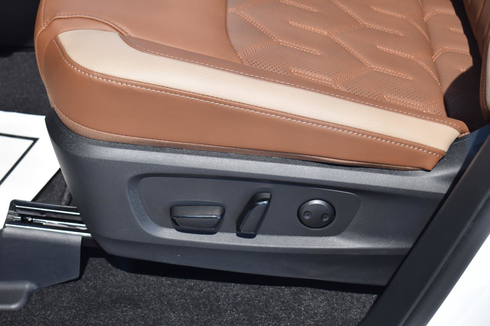 New 2026 Nissan Pathfinder Platinum image 25