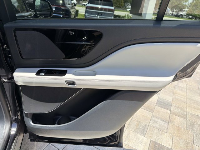 New 2026 Lincoln Aviator 2WD w/ Jet Appearance Package image 21