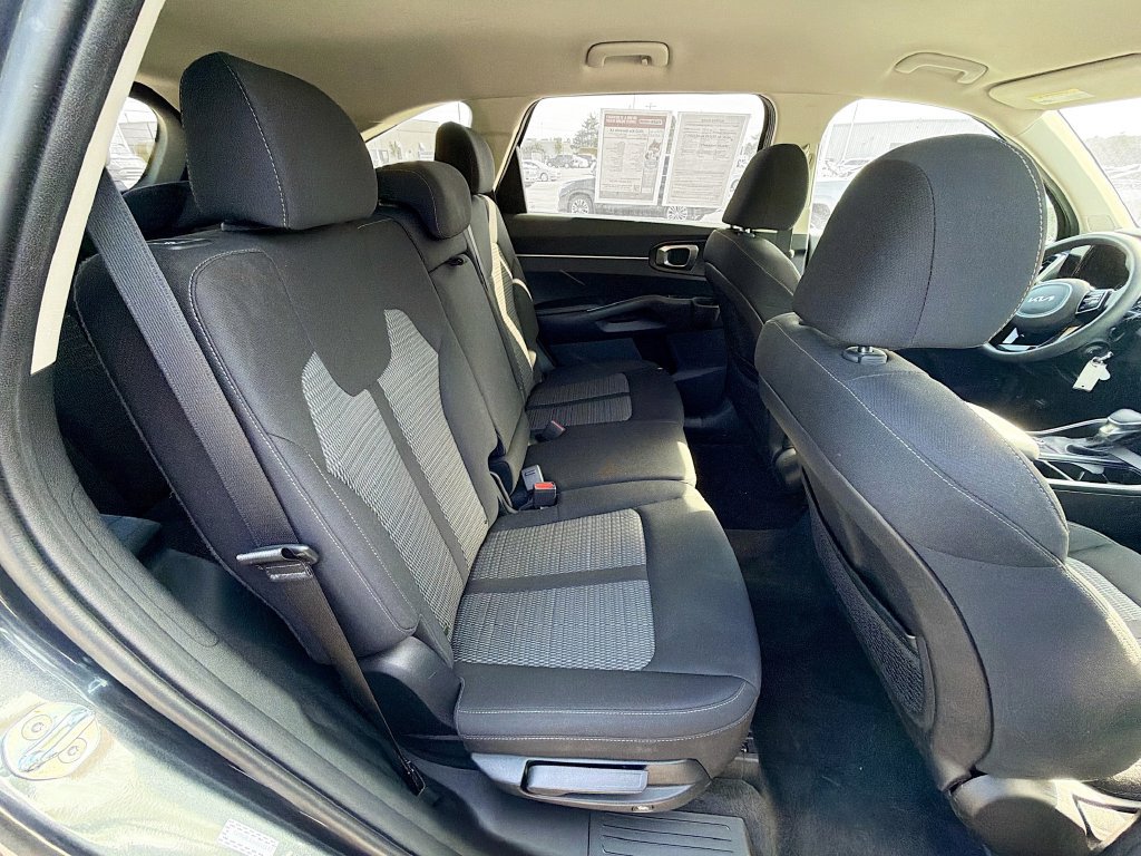 Used 2022 Kia Sorento LX FWD image 31