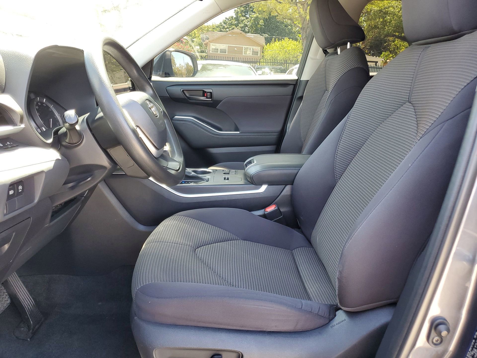 Used 2023 Toyota Highlander L image 21