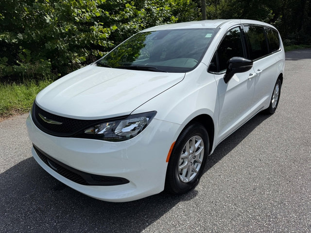 New 2026 Chrysler Voyager LX image 3