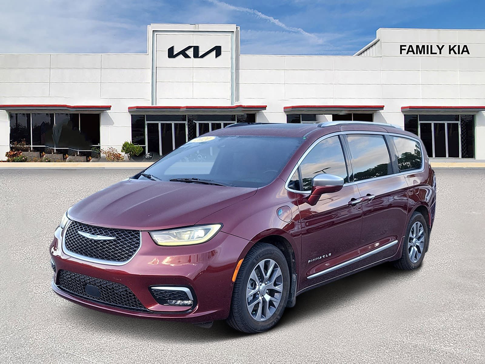 Used 2021 Chrysler Pacifica Pinnacle FWD image 3