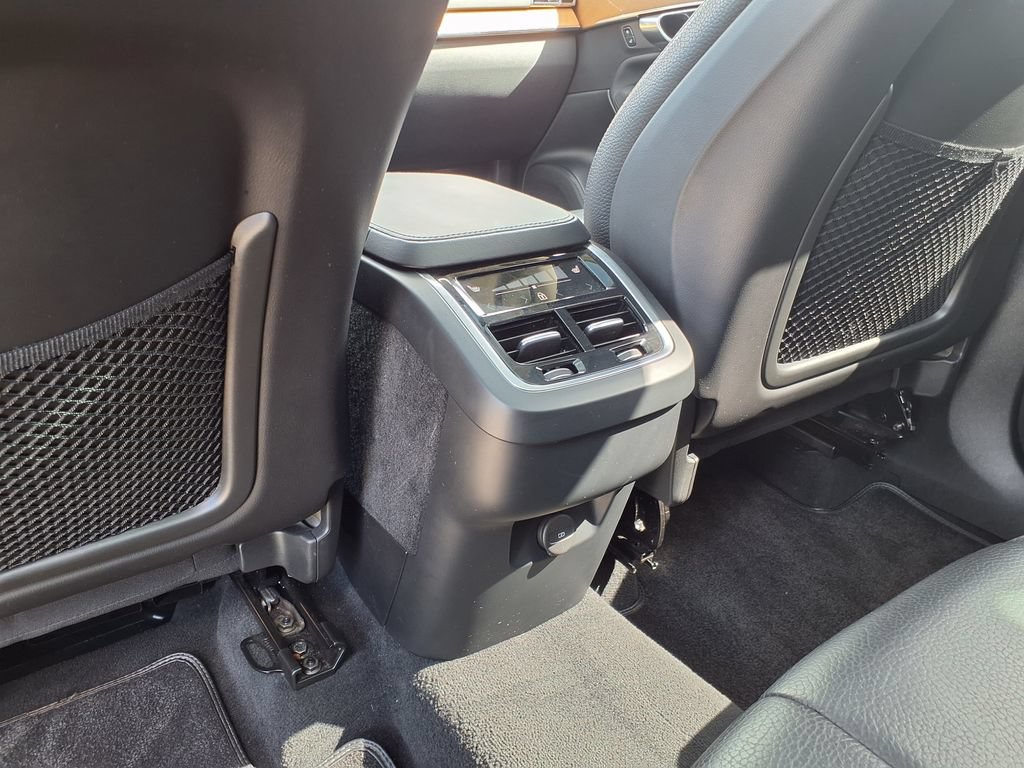 Certified 2023 Volvo XC90 B6 Plus AWD/4WD image 18