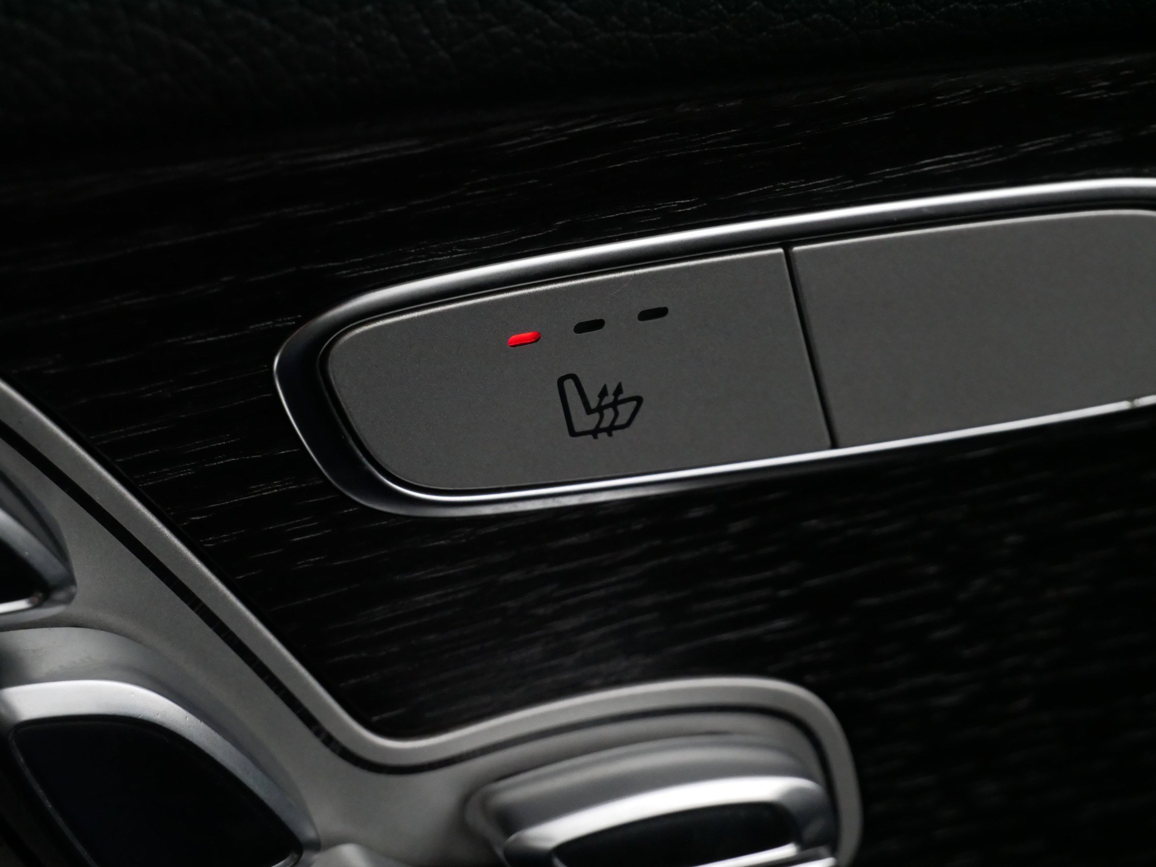 Used 2021 Mercedes-Benz GLC 300 4MATIC image 28