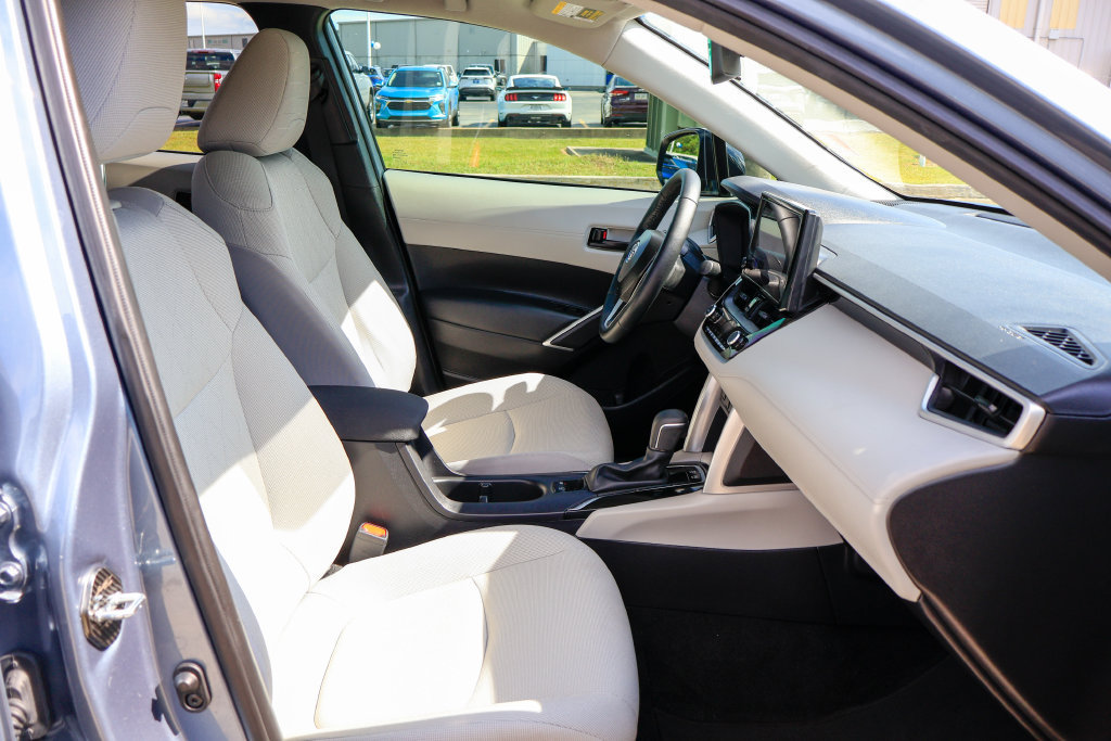 Used 2025 Toyota Corolla Cross LE FWD image 10