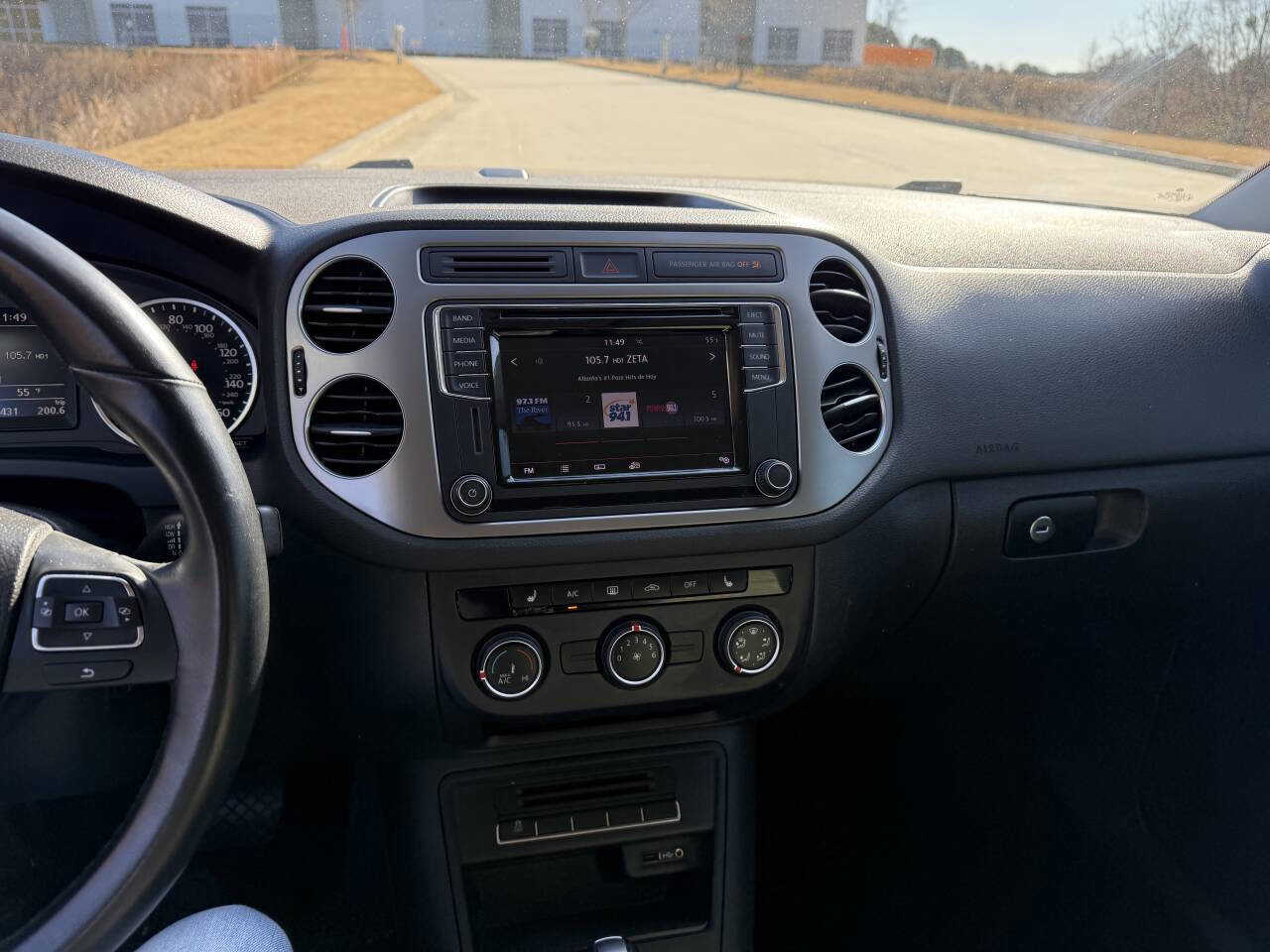 Used 2017 Volkswagen Tiguan S image 19