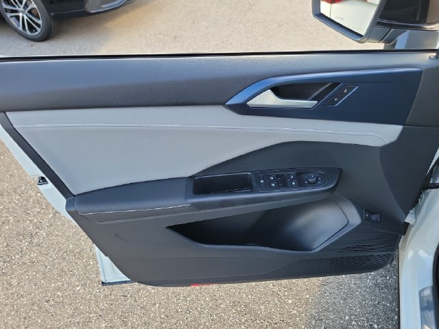 Certified 2024 Volkswagen Taos SE FWD image 13